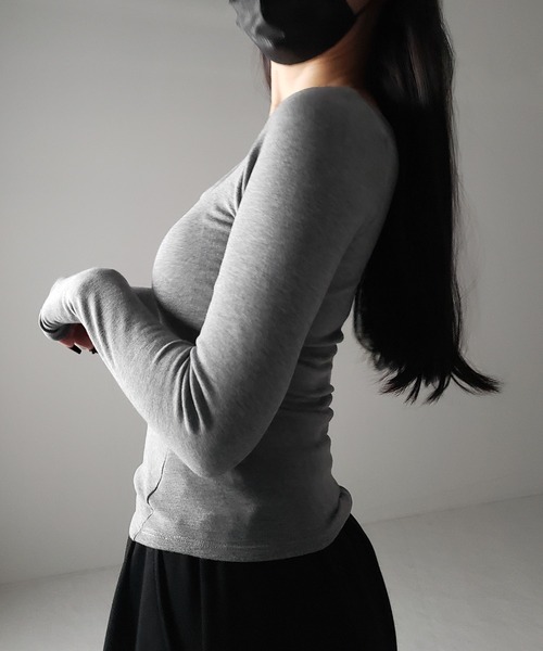 me+em select（ミームセレクト）の「SNSで話題！【 裏起毛 ／ カップ付き 】スクエアネックスリムカットソートップス（Tシャツ/カットソー・レディース・グレー/ブラック/ホワイト・FREE）」の17枚目の写真