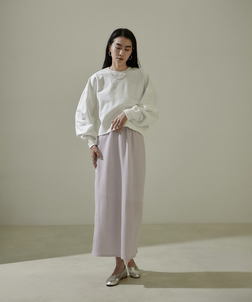 SALON adam et rope'（サロン アダム エ ロペ）の「フォルムクロップドスウェットプルオーバー（スウェット・レディース・ブルー/ホワイト/ブラック・FREE）」の5枚目の写真