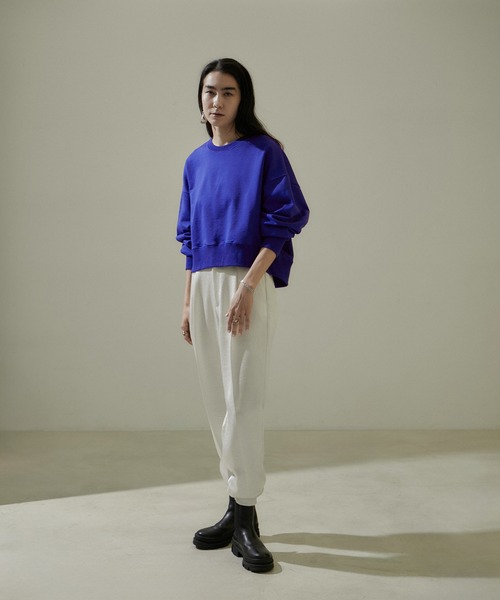 SALON adam et rope'（サロン アダム エ ロペ）の「フォルムクロップドスウェットプルオーバー（スウェット・レディース・ブルー/ホワイト/ブラック・FREE）」の6枚目の写真