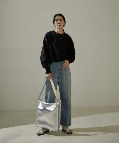 SALON adam et rope'（サロン アダム エ ロペ）の「フォルムクロップドスウェットプルオーバー（スウェット・レディース・ブルー/ホワイト/ブラック・FREE）」の7枚目の写真