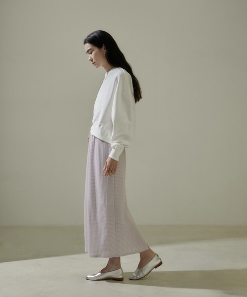 SALON adam et rope'（サロン アダム エ ロペ）の「フォルムクロップドスウェットプルオーバー（スウェット・レディース・ブルー/ホワイト/ブラック・FREE）」の9枚目の写真