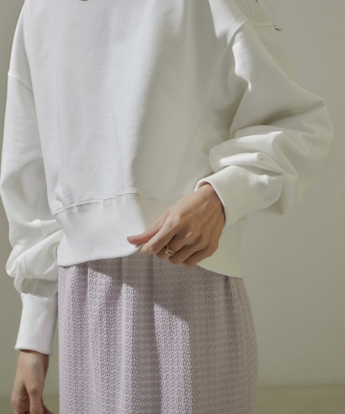 SALON adam et rope'（サロン アダム エ ロペ）の「フォルムクロップドスウェットプルオーバー（スウェット・レディース・ブルー/ホワイト/ブラック・FREE）」の11枚目の写真