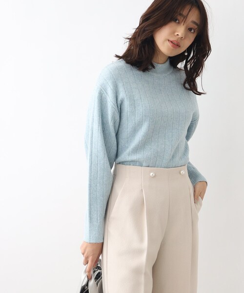 index（インデックス）の「◆≪5color≫ ワイドリブハイネックニット/ボリューム袖【洗濯機洗い可】（ニット/セーター・レディース・ブラウン系/ブルー/ライトグレー/ピンク系/パープル・40/42/38/36）」の3枚目の写真