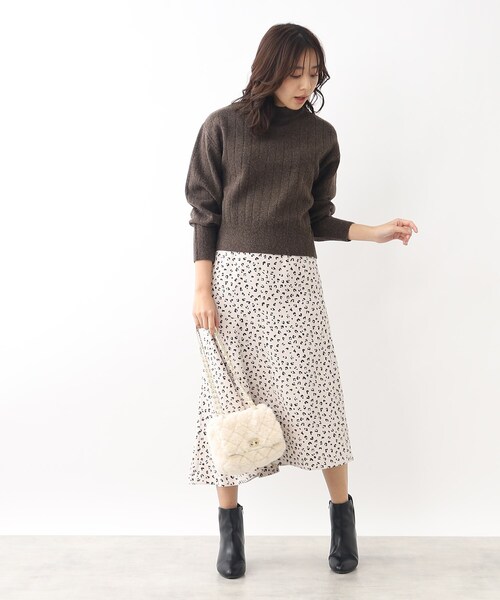 index（インデックス）の「◆≪5color≫ ワイドリブハイネックニット/ボリューム袖【洗濯機洗い可】（ニット/セーター・レディース・ブラウン系/ブルー/ライトグレー/ピンク系/パープル・40/42/38/36）」の9枚目の写真