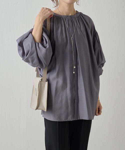 COLLAGE GALLARDAGALANTE(コラージュガリャルダガランテ)の「前後2WAY/ボリュームブラウス(シャツ/ブラウス・レディース・ブラック/ブルー/チャコールグレー/オフホワイト・FREE)」の22枚目の写真