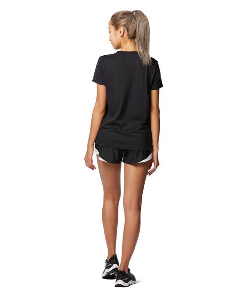 UNDER ARMOUR(アンダーアーマー)の「UAライブ スポーツスタイル グラフィックショートスリーブ クルー(トレーニング/レディース)(Tシャツ/カットソー・レディース・ブラック系その他・L/S)」の4枚目の写真