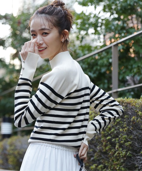 N.(N. Natural Beauty Basic)(エヌエヌナチュラルビューティーベーシック)の「◆スリットカフス総針ニット(ニット/セーター・レディース・オフホワイト/ホワイト×ブラック/グレー/ピンク・MEDIUM)」の3枚目の写真