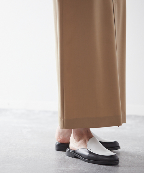 JANE SMITH / JOHN SMITH(ジェーンスミスジョンスミス)の「【JANE SMITH/ジェーンスミス】FLAT MULE SANDAL:フラットシューズ(その他シューズ・レディース・ブラック系その他・36/37/38)」の2枚目の写真
