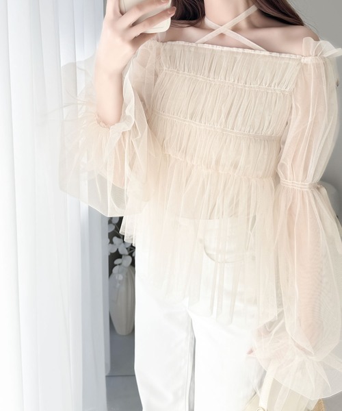 mily bilet(ミウィビレット)の「【mily bilet】自由自在な着こなしが楽しめる。リボン使い2WAYボリュームスリーブチュールオフショルブラウス(シャツ/ブラウス・レディース・アイボリー/ブラック/グレー・X-LARGE/SMALL/MEDIUM/LARGE)」の1枚目の写真