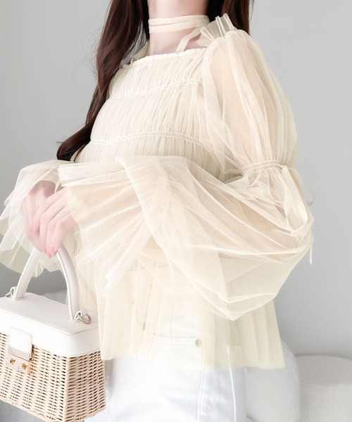 mily bilet(ミウィビレット)の「【mily bilet】自由自在な着こなしが楽しめる。リボン使い2WAYボリュームスリーブチュールオフショルブラウス(シャツ/ブラウス・レディース・アイボリー/ブラック/グレー・X-LARGE/SMALL/MEDIUM/LARGE)」の4枚目の写真