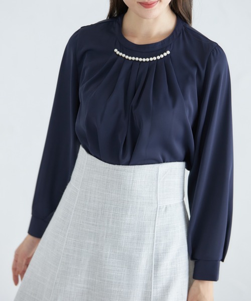 tocco closet（トッコ　クローゼット）の「パール付きタック入りベネシャンブラウス（シャツ/ブラウス・レディース・アイボリー/ピンク/ライトグレー/ネイビー・M）」の2枚目の写真