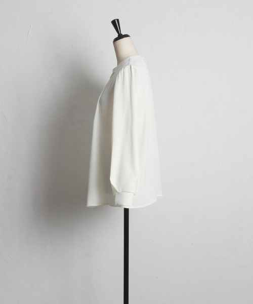 tocco closet（トッコ　クローゼット）の「パール付きタック入りベネシャンブラウス（シャツ/ブラウス・レディース・アイボリー/ピンク/ライトグレー/ネイビー・M）」の18枚目の写真