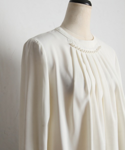 tocco closet（トッコ　クローゼット）の「パール付きタック入りベネシャンブラウス（シャツ/ブラウス・レディース・アイボリー/ピンク/ライトグレー/ネイビー・M）」の5枚目の写真