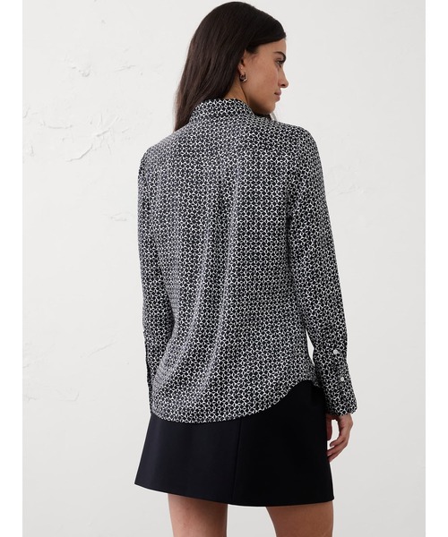 BANANA REPUBLIC FACTORY STORE（バナナリパブリック ファクトリーストア）の「BANANA REPUBLIC FACTORY STORE　　シルキークラシックシャツ（シャツ/ブラウス・レディース・グリーン/ネイビー/ブラック/ホワイト/ブラック系その他/ブラック系その他2/グリーン系その他/ライトブルー/ブルー系その他・S/M/L/XS）」の22枚目の写真