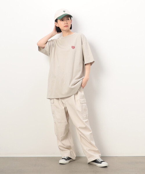 Purple&Yellow（パープルアンドイエロー）の「ハートロゴプリント ロング丈半袖Ｔシャツ（Tシャツ/カットソー・メンズ・ネイビー/ベージュ/ホワイト/ブラック・SMALL/MEDIUM/LARGE）」の21枚目の写真