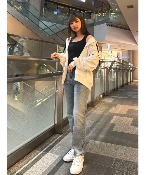 ALLSAINTS(オールセインツ)の「IDA CROPPED STRAIGHT DENIM JEANS | IDA クロップド ストレート デニム ジーンズ(デニムパンツ・レディース・インディゴブルー・24/26/27/25)」の13枚目の写真