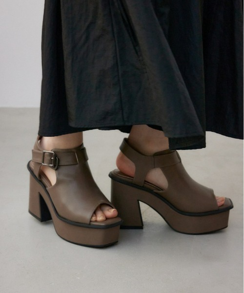 AZUL by moussy(アズールバイマウジー)の「ベルトデザインブーティーサンダル(サンダル・レディース・ブラック/ブラウン・SMALL/MEDIUM/LARGE/LL)」の1枚目の写真