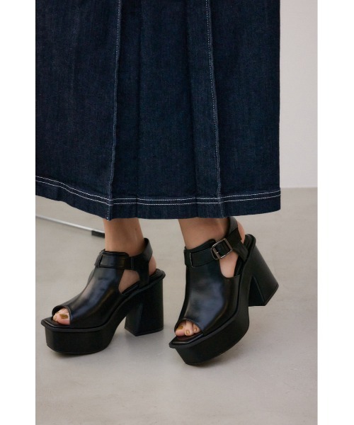 AZUL by moussy(アズールバイマウジー)の「ベルトデザインブーティーサンダル(サンダル・レディース・ブラック/ブラウン・SMALL/MEDIUM/LARGE/LL)」の3枚目の写真