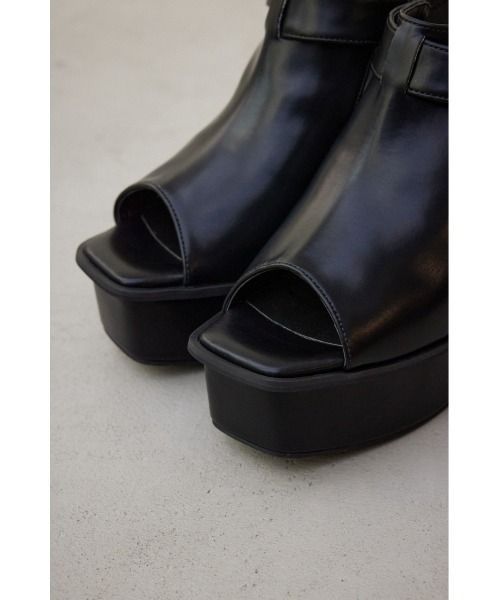 AZUL by moussy(アズールバイマウジー)の「ベルトデザインブーティーサンダル(サンダル・レディース・ブラック/ブラウン・SMALL/MEDIUM/LARGE/LL)」の9枚目の写真