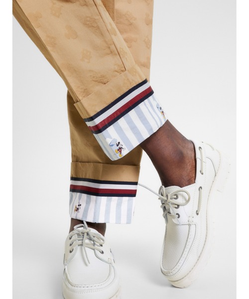   X DISNEY 100 ミッキーマウスチノパンツ TOMMY HILFIGER X DISNEY 100 ミッキーマウスチノパンツ