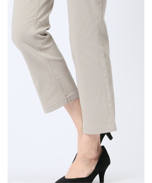 m.f.editorial（エムエフエディトリアル）の「美シャイン ストレッチ ストレートパンツ（チノパンツ・レディース・ブラック/ベージュ・S/MEDIUM/LARGE）」の16枚目の写真