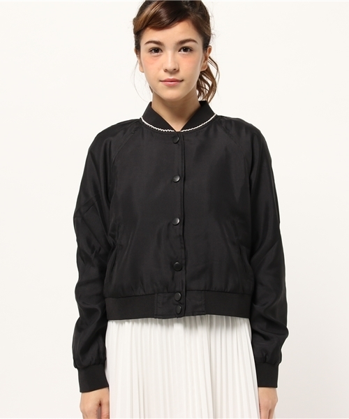 earth music&ecology（アースミュージックアンドエコロジー）の「ピコレースショートブルゾン（ブルゾン・レディース・ブラック/アイボリー/ピンクベージュ・MEDIUM/SMALL）」の4枚目の写真