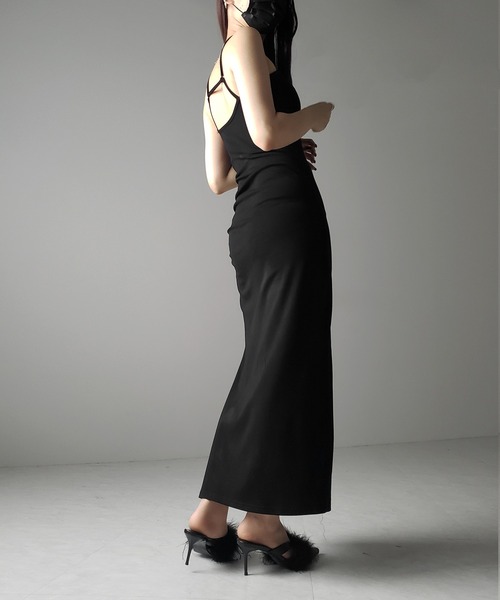 me+em select（ミームセレクト）の「※※【 パッド付き 】バックストラップサイドシャーリングスリットロングキャミワンピース ／  back strap side shirring slit long cami onepiece（ワンピース・レディース・グレー/ブラック・MEDIUM/SMALL）」の12枚目の写真