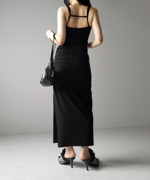 me+em select（ミームセレクト）の「※※【 パッド付き 】バックストラップサイドシャーリングスリットロングキャミワンピース ／  back strap side shirring slit long cami onepiece（ワンピース・レディース・グレー/ブラック・MEDIUM/SMALL）」の14枚目の写真