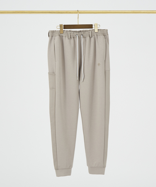 DESIGNWORKS(デザインワークス)の「【セットアップ対応】切替えジョグパンツ(スウェットパンツ・メンズ・グレイッシュベージュ/ブラック/ネイビー・50/48/46)」の1枚目の写真