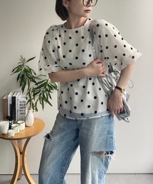 ap retro(アプレトロ)の「ドットバルーンスリーブブラウス / シアーブラウス / 半袖(シャツ/ブラウス・レディース・オフホワイト/ブラック/ブラック系その他/ホワイト系その他・FREE)」の9枚目の写真