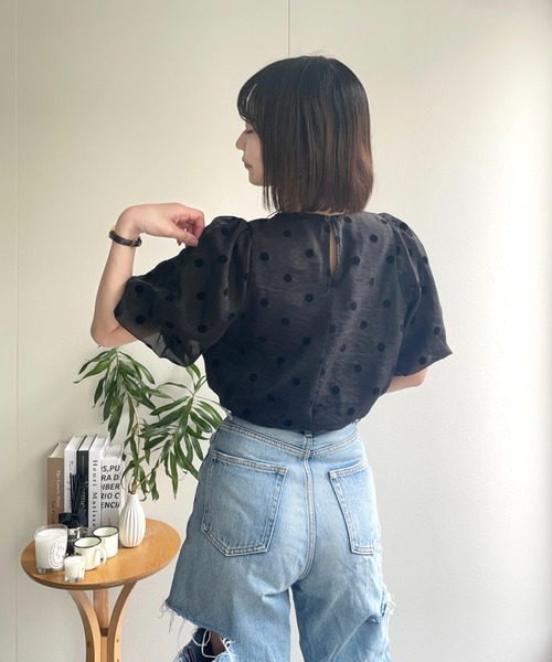 ap retro(アプレトロ)の「ドットバルーンスリーブブラウス / シアーブラウス / 半袖(シャツ/ブラウス・レディース・オフホワイト/ブラック/ブラック系その他/ホワイト系その他・FREE)」の8枚目の写真