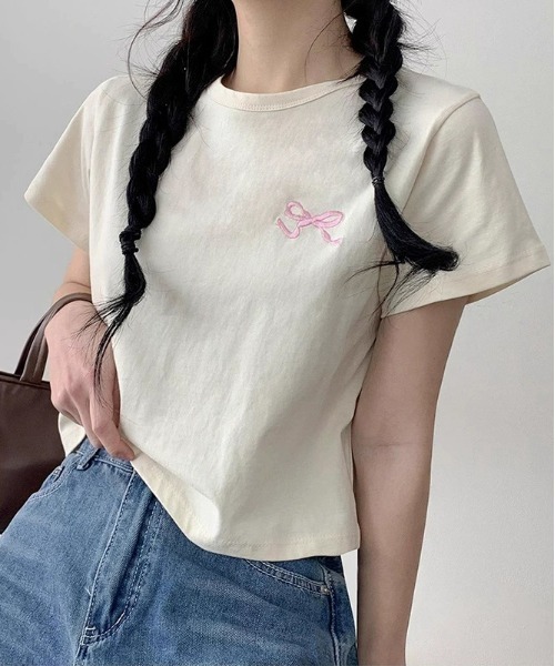 WEGO(ウィゴー)の「WEGO/リボン刺繍Tシャツ(Tシャツ/カットソー・レディース・イエロー/ネイビー/ホワイト・FREE)」の2枚目の写真