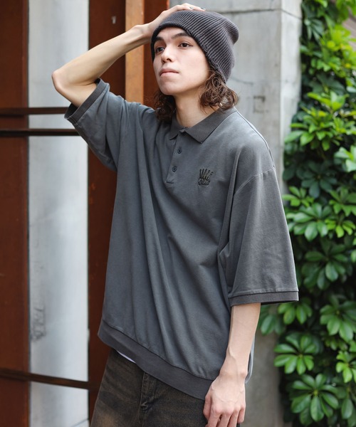 SPINNS（スピンズ）の「【ユニセックスで着用可能】ピグメント加工ポロシャツ CROWN（ポロシャツ・メンズ・ブラック/グレー/ブラウン・ONESIZE）」の2枚目の写真