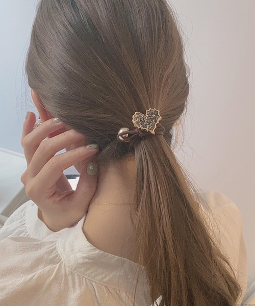TONE SELECT GOODS(トーンセレクトグッズ)の「pur chouchou/グリッター メタル ハートヘアゴム P4238(ヘアゴム・レディース・ブラック/ベージュ・FREE)」の4枚目の写真