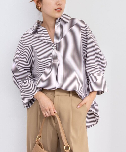 NOLLEY’S Sophi（ノーリーズソフィ）の「パール釦スキッパーシャツ（シャツ/ブラウス・レディース・ホワイト/ブラウン系その他3/ブラック系その他3/サックスブルー・38）」の3枚目の写真