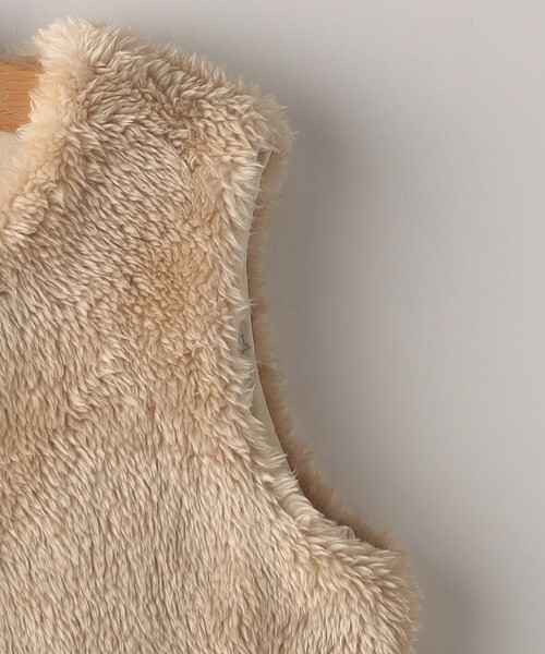 SHIPS（シップス）の「SHIPS KIDS:80～90cm / フェイクファー リバーシブル ベスト（ベスト・キッズ・ベージュ/オフホワイト・90/80）」の5枚目の写真