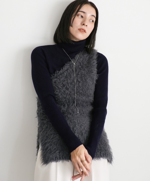 select MOCA（セレクトモカ）の「ワンショルダーシャギーニットベスト（ベスト・レディース・グレイッシュベージュ/チャコール・FREE）」の8枚目の写真