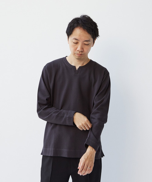 MEN'S MELROSE（メンズメルローズ）の「シルケットリンクスキーネックロングスリーブTシャツ（Tシャツ/カットソー・メンズ・スミクロ/ブラウン/ライトグレー・2/3/4）」の6枚目の写真