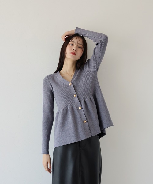 J by blue（ジェイバイブルー）の「ゴールドボタンペプラム