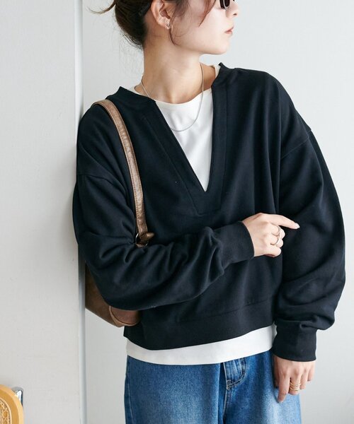 DISCOAT(ディスコート)の「【WEB限定】深Vショート丈スウェット(Tシャツ/カットソー・レディース・チャコールグレー/ブラウン/グレー/ホワイト系その他/ブラック・MEDIUM)」の3枚目の写真