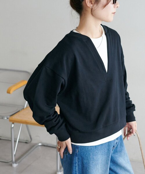 DISCOAT(ディスコート)の「【WEB限定】深Vショート丈スウェット(Tシャツ/カットソー・レディース・チャコールグレー/ブラウン/グレー/ホワイト系その他/ブラック・MEDIUM)」の10枚目の写真
