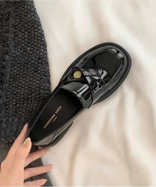 NiiNa（ニーナ）の「【NiiNa】【高品質牛革】ボタン付きレザーローフー 