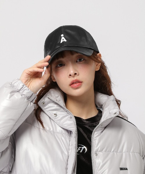 ALAND（エーランド）の「【UNISEX】ALAND／AロゴサテンCAP（キャップ・レディース・ネイビー/ブラック/ピンク・FREE）」の2枚目の写真