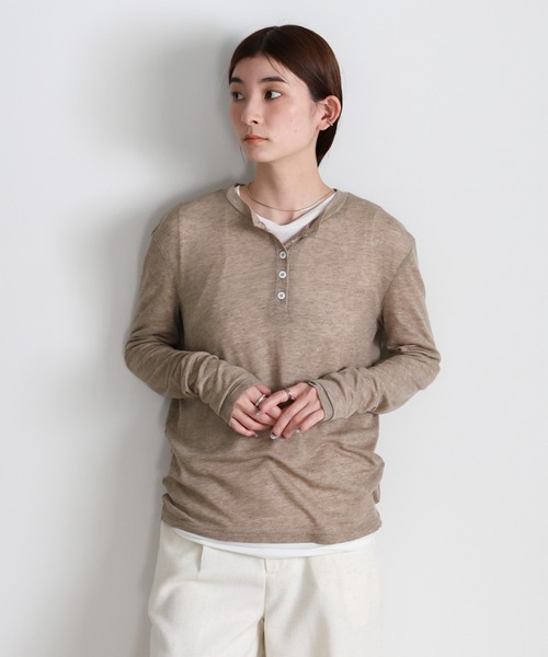 select MOCA（セレクトモカ）の「ヘンリーネックシアーロンT（Tシャツ/カットソー・レディース・ブラック/オフホワイト/グレー/グレイッシュベージュ/グレイッシュブルー・FREE/LARGE）」の4枚目の写真