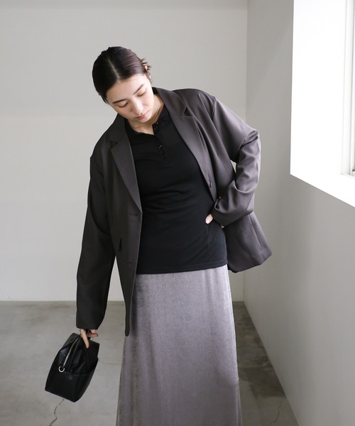 select MOCA（セレクトモカ）の「ヘンリーネックシアーロンT（Tシャツ/カットソー・レディース・ブラック/オフホワイト/グレー/グレイッシュベージュ/グレイッシュブルー・FREE/LARGE）」の19枚目の写真