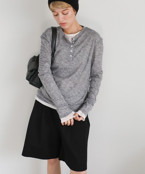 select MOCA（セレクトモカ）の「ヘンリーネックシアーロンT（Tシャツ/カットソー・レディース・ブラック/オフホワイト/グレー/グレイッシュベージュ/グレイッシュブルー・FREE/LARGE）」の12枚目の写真