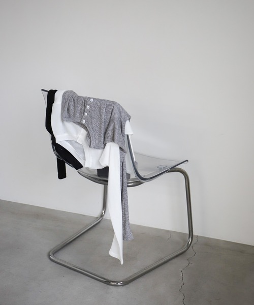 select MOCA（セレクトモカ）の「ヘンリーネックシアーロンT（Tシャツ/カットソー・レディース・ブラック/オフホワイト/グレー/グレイッシュベージュ/グレイッシュブルー・FREE/LARGE）」の13枚目の写真