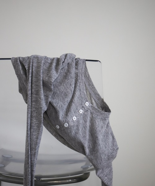 select MOCA（セレクトモカ）の「ヘンリーネックシアーロンT（Tシャツ/カットソー・レディース・ブラック/オフホワイト/グレー/グレイッシュベージュ/グレイッシュブルー・FREE/LARGE）」の8枚目の写真