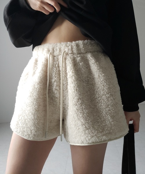 me+em select（ミームセレクト）の「【 ２color 】ハイウエストボアショートパンツ ／ highwaist boa short pants（その他パンツ・レディース・アイボリー/ブラック・FREE）」の2枚目の写真