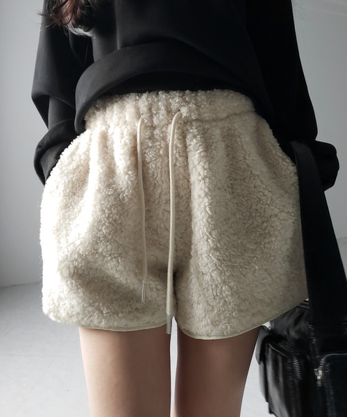 me+em select（ミームセレクト）の「【 ２color 】ハイウエストボアショートパンツ ／ highwaist boa short pants（その他パンツ・レディース・アイボリー/ブラック・FREE）」の4枚目の写真